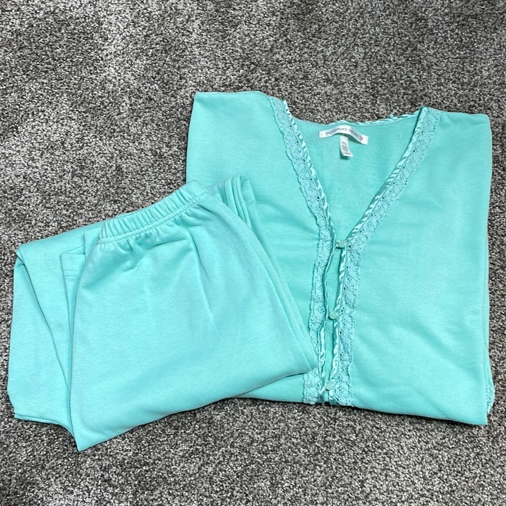 NWOT Victoria’s Secret mint green long sleeve button up pajamas size medium
